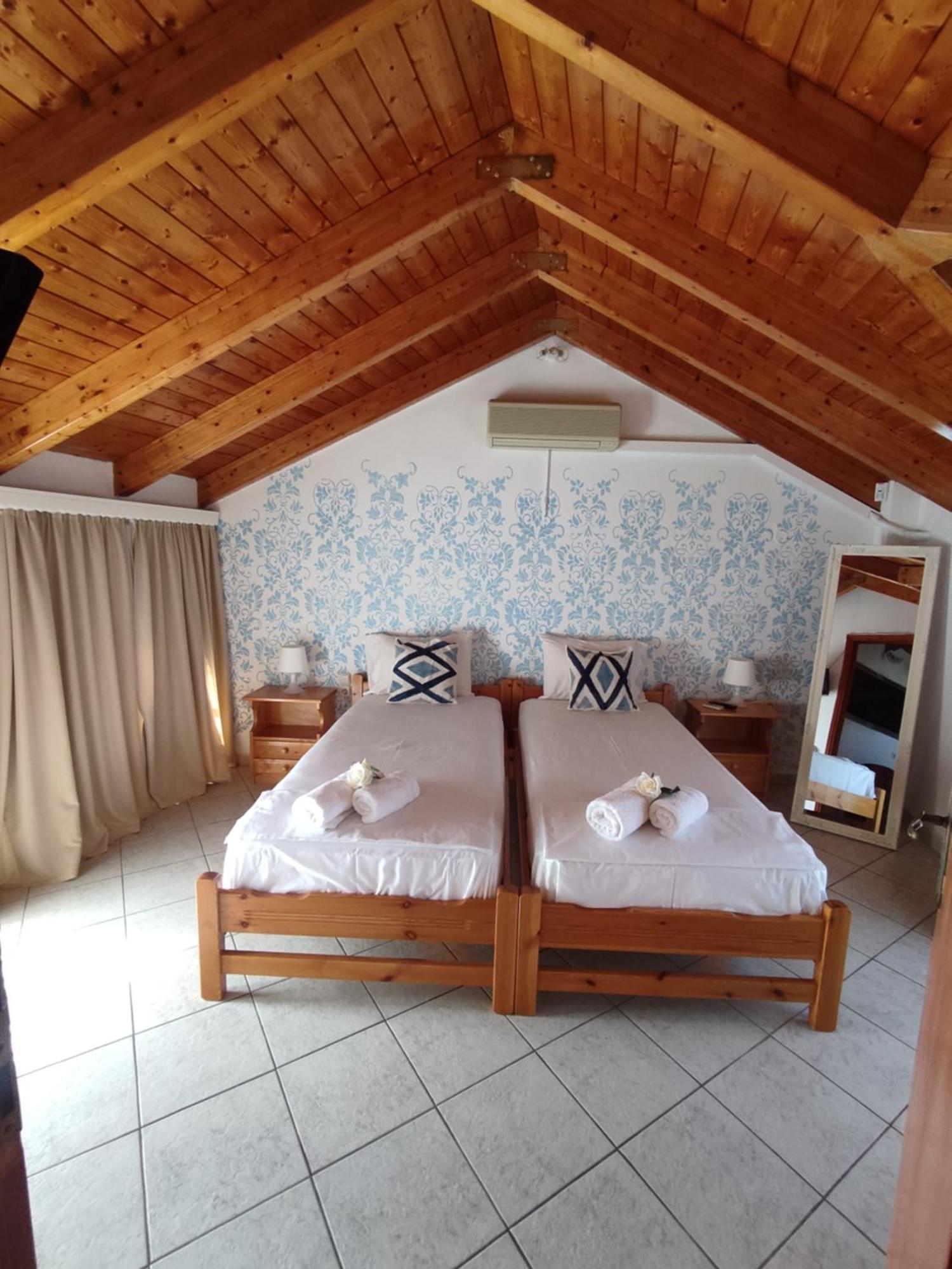 Chloe Attic Agia Efimia Exterior foto