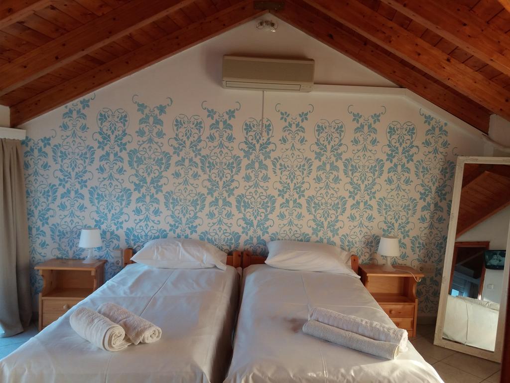 Chloe Attic Agia Efimia Exterior foto