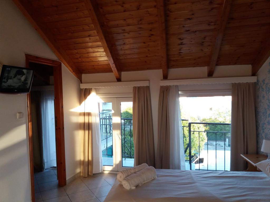 Chloe Attic Agia Efimia Exterior foto